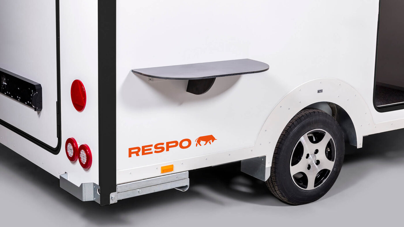 Pöytä seinäkiinnityksellä +75€